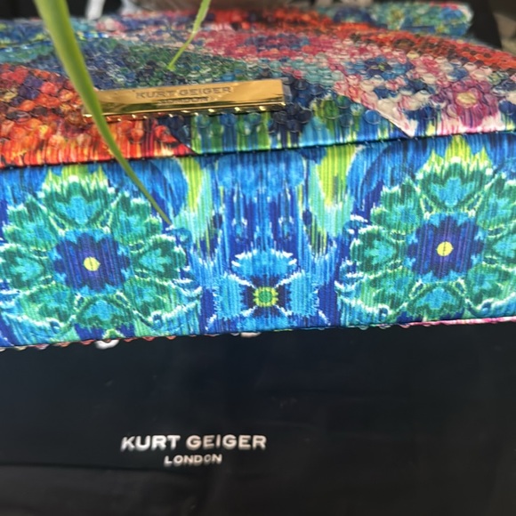 Kurt Geiger London Mini Kensington Crystal Shoulder Bag
Kurt Geiger London - Picture 13 of 17